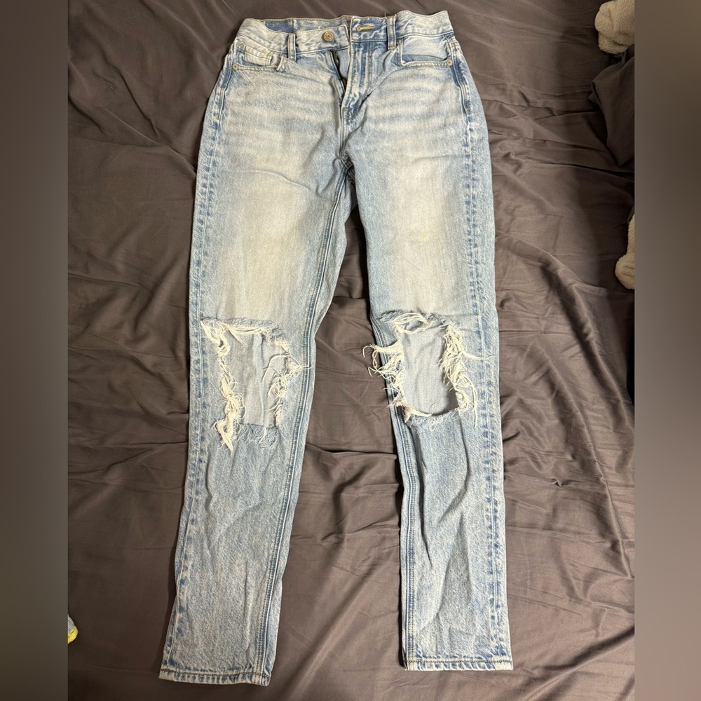 American Eagle Straight Leg Mom Jeans